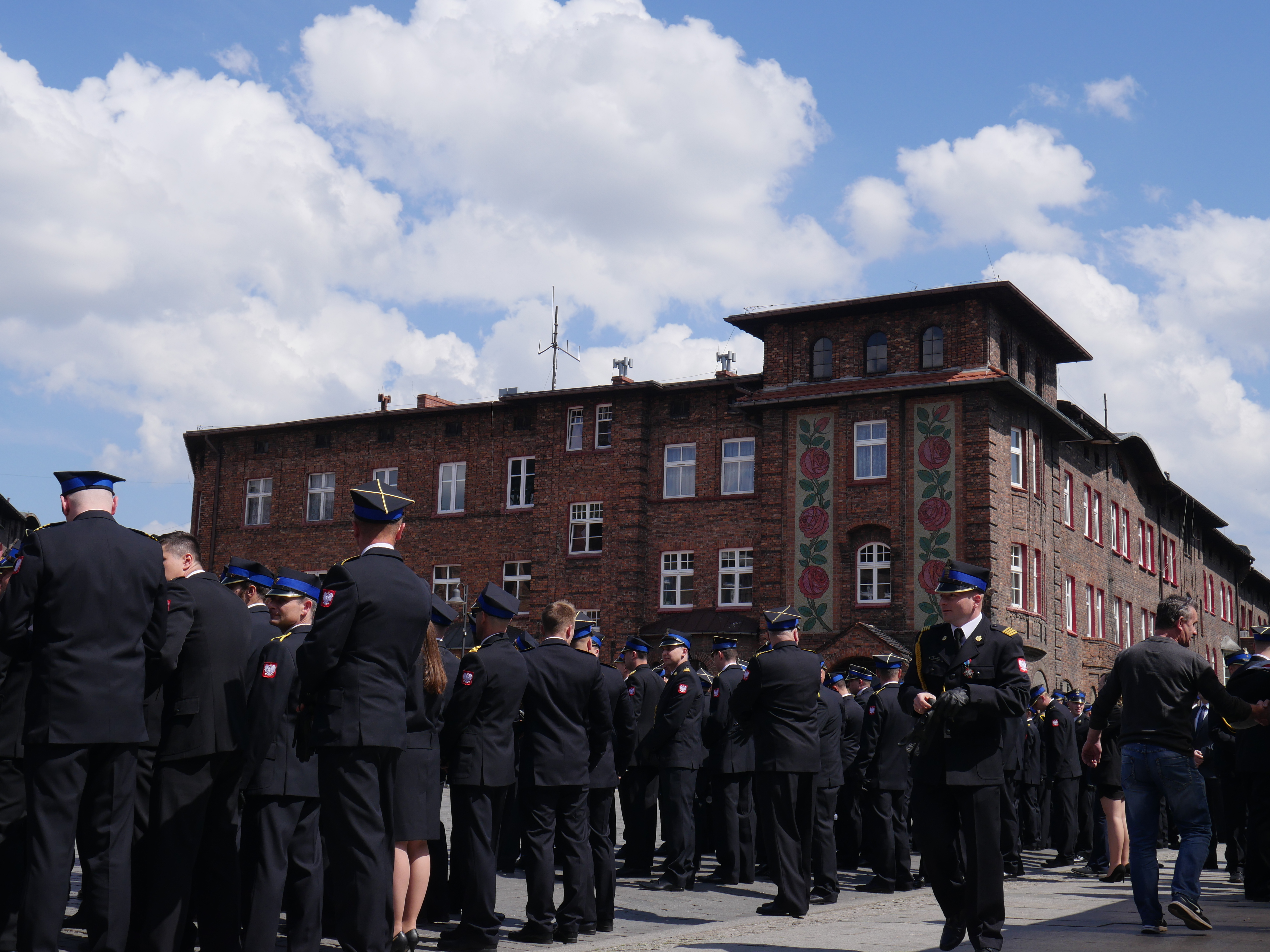 Katowice: 120-lecie Katowickiej Zawodowej Straży Pożarnej. Jubileuszowe uroczystości odbyły się na Nikiszowcu